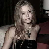 i know you wanna kiss me