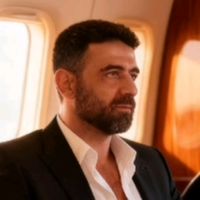 UĞUR KAYA YIKILIR SARAYLAR