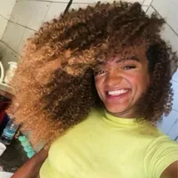 a pessoa compra um iphone de dez mil reais