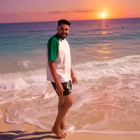 شبح اسد وسط الغابه