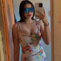la.chica.de.la.gtr.rojo