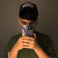 بريء من كل شخص يستخدم الصوت