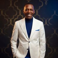 تمشي وتتباهى 2025