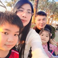 mom_aob_shopping