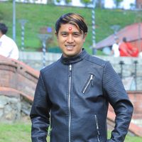 dinesh_0402