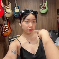 vickyplaysguitar