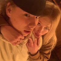 carly_dumbblonde1093