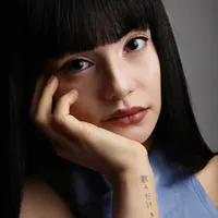 Helin Hevi Ölüyoruz bir köşede