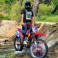 aquí andamos en el jale no mas aciendonos weyes