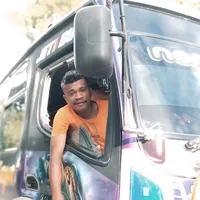 Angkat tangannya diatas