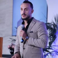 arjan_realtor_family