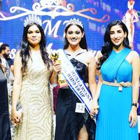 maregi k... amit dhull and indu phogat...