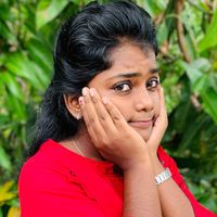 Thotturummi irikkan half girlfrnd