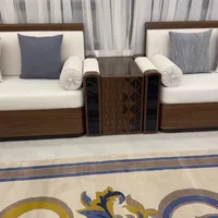 يسمعني حين يراقصني