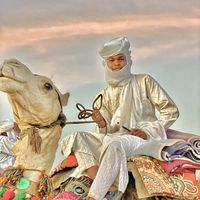 دنيا بتفرق