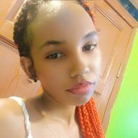 cuteredwoman
