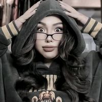 lucy_fowlerflores