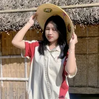 sao mình chưa nắm tay