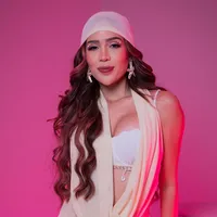 La estoy pagando yo x Betzabeth