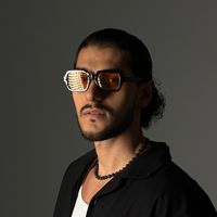 Она накрасится