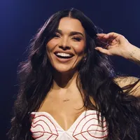 nosso primeiro beijo _ versão lary