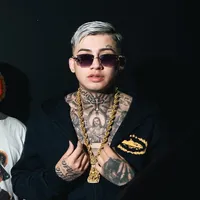 Moviendo la cola X elaggume X callejero fino