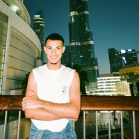 أنا وصحبي ذي الآثار