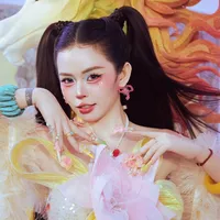 Kệ Nhắm Mắt Yêu Luôn