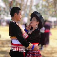 เสียงต้นฉบับ - Yawg Hlob Npliaj