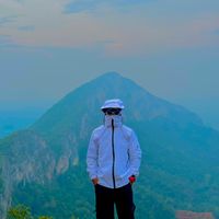 lelakigununggggg