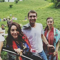 Gel göğsüme sığ yarim