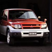 pajero_io_baku