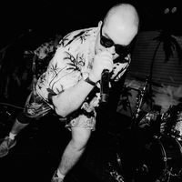 Девочка в мерче