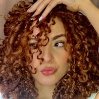 curlybyval