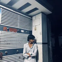 চোখ দুটো টানা টানা