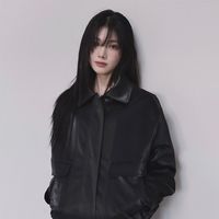 nhạc nền - Hướng nội thích mặc đồ đen