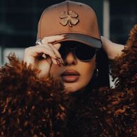 woman__w