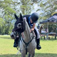 rosalie_showjumping