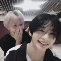 Bana sataşıp anneme şikayet ediyo