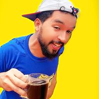 Mulher fica mas véia começa juntar flor