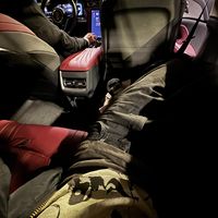 anonymous ember в темных очках