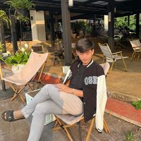 ໃຄຈະໄປຍົກມືຂື້ນ