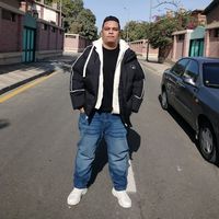 الدنيا قلابه فريق واما