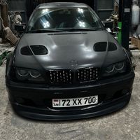 e46blackandred