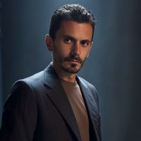 Kuq e Zi Elvana Gjata