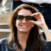 mais qui est cette nana désagréable.