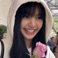 lalisasyeuxx