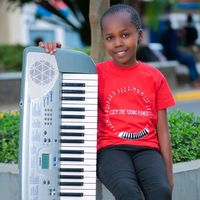 lucy_1pianist