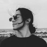 Crítico by Slaytorier