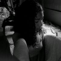 lara_olivezx01